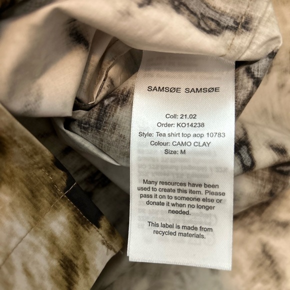 𝅺SAMSOE SAMSOE Tea Shirt Top in Camo Clay, Size M - Picture 13 of 15